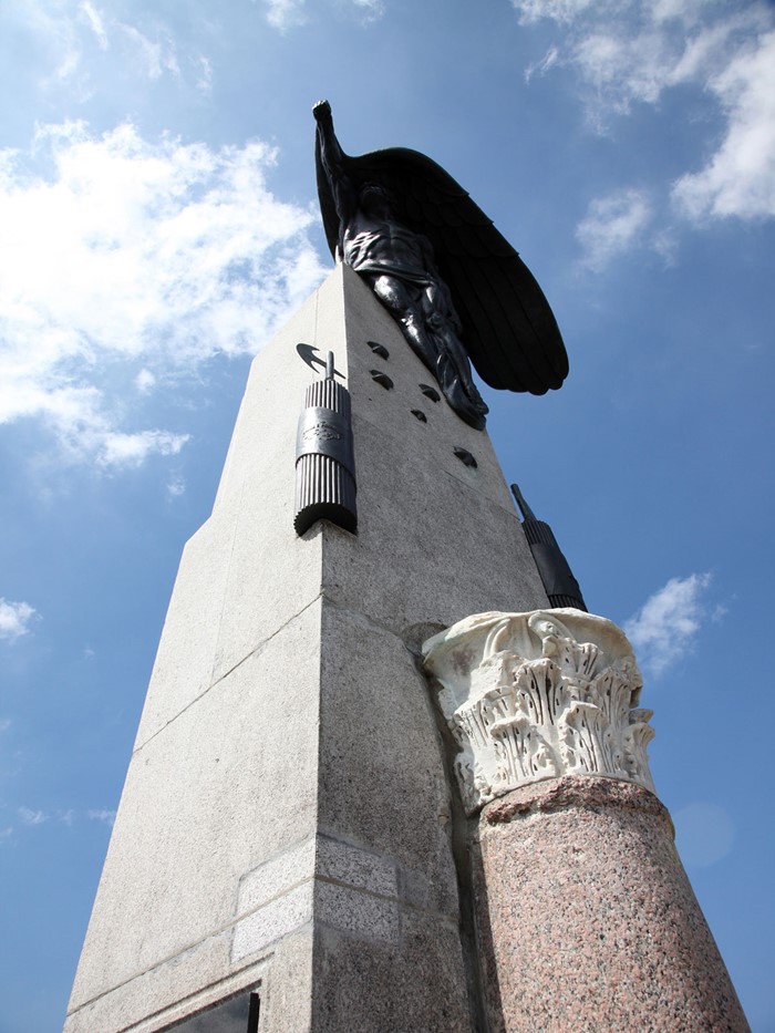 Detalhes do Monumento aos Heróis da Travessia do Atlântico